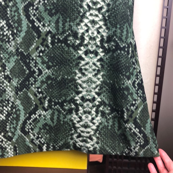 H&M Green Snakeskin Long Sleeve Shift Dress Size 2 - Picture 6 of 14